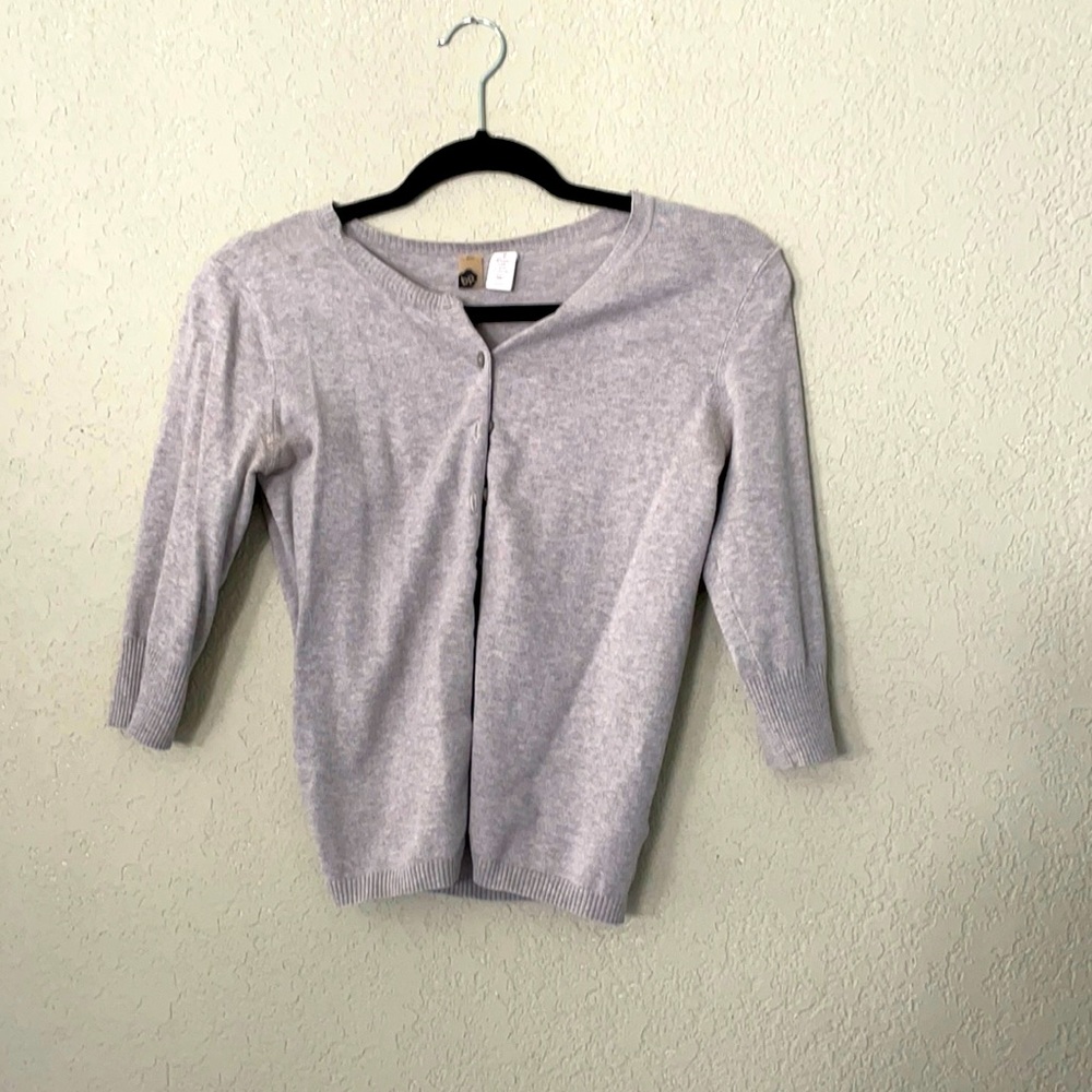 Small quarter sleeve sweater